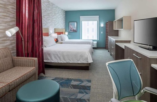 Port Canaveral Hotel | Bright 2 Queen Studio w/Pool Bar & BBQ | 2.5 mi Cocoa Beach Pier