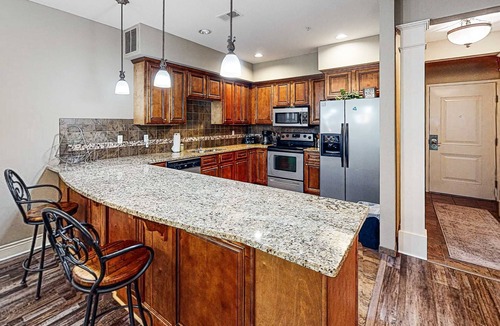 Branson Condo | Bright 2BR Condo - Seasonal POOL - Branson