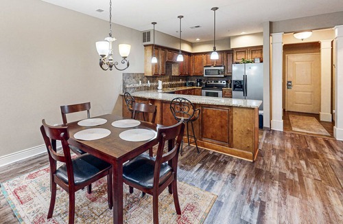 Branson Condo | Bright 2BR Condo - Seasonal POOL - Branson