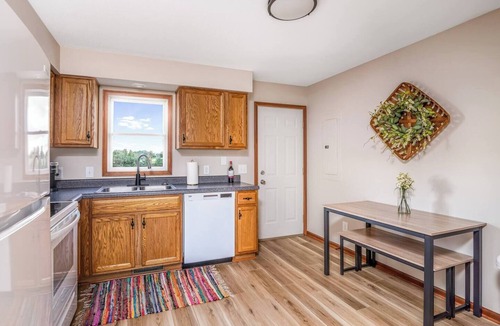 Homerville House | Bright 2BR home with private entrance