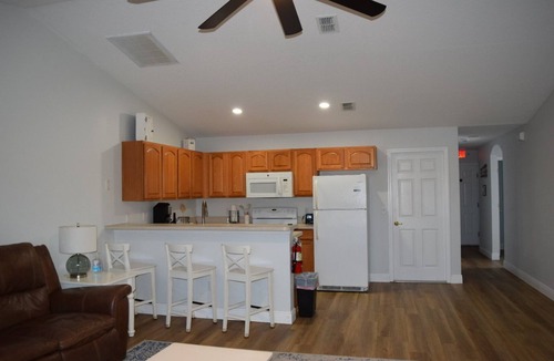 Clermont Villa | Bright 3BR Downtown Clermont - Deck + Parking. Pet-Friendly!