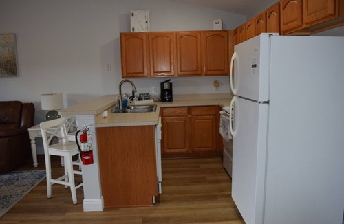 Clermont Villa | Bright 3BR Downtown Clermont - Deck + Parking. Pet-Friendly!