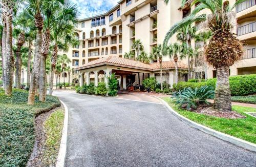 Fernandina Beach House | Bright & airy oceanfront condo with pool, huge balcony, washer/dryer & AC