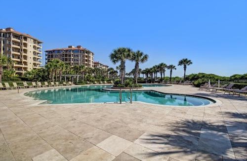 Fernandina Beach House | Bright & airy oceanfront condo with pool, huge balcony, washer/dryer & AC