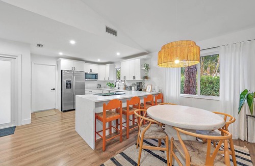 Pine Gardens North House | Bright and beautiful coastal Jupiter home