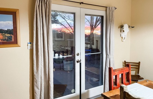 Southside House | Bright and Sunny Casa Christina-Pet Friendly-Has A/C