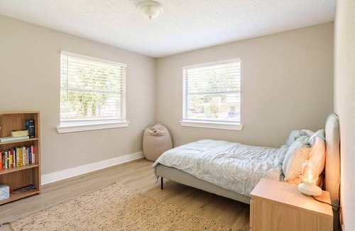 Riverside House | Bright and trendy, newly-renovated duplex in walkable Riverside