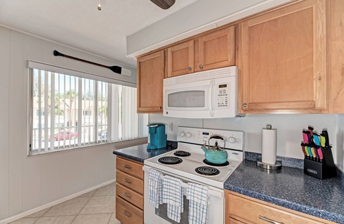 Siesta Key Condo | Bright & Beachy - Steps to the water!