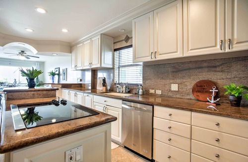 Barrier Island House | Bright Fort Lauderdale Beach Home w/ Private Pool!