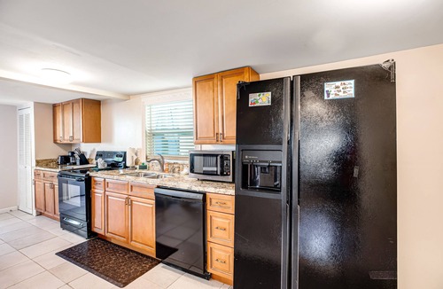 Old Town House | Bright Keys Cottage with Enclosed Yard, Deck, Porch, Partial, AC, & WiFi