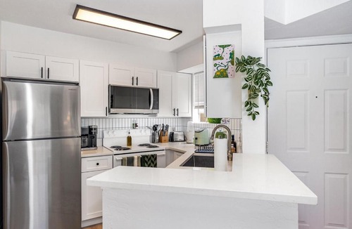 Ocean Side Village Apartment | Bright King Bed Escape Pondview Half mile to Beach