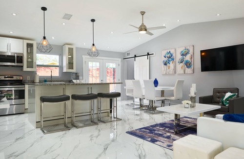 Southgate House | Bright Modern 3BD House close to Dwnt & Beaches