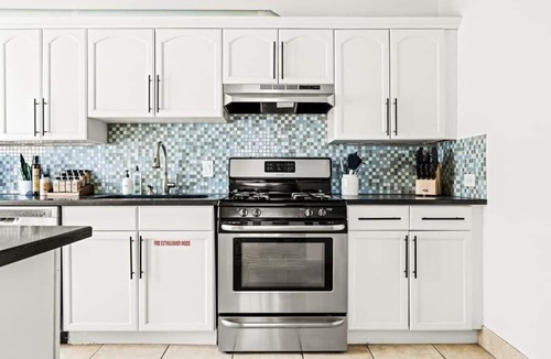 West Colfax Apartment | Bright & Modern King Retreat | Sloans Lake | 30Day