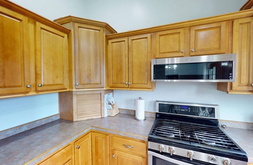 Hays House | Bright 'n' Beautiful! 5 bedrooms 3 restrooms
