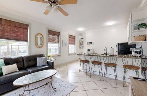 South Pointe Apartment | Bright SoFi 1BR, with queen bed, 1 bath, and FREE parking—rare for South Beach. Walk to South Pointe Park, the beach, top dining, and nightlife. By Miami SoFi Vacation Rentals.