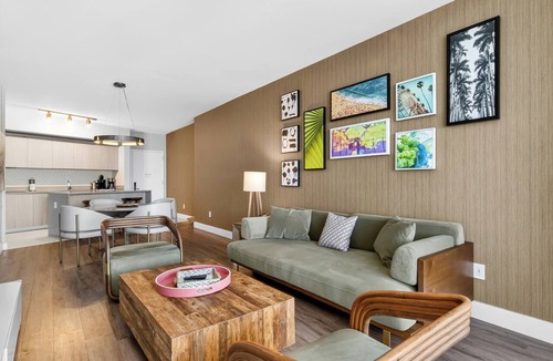 Hollywood South Central Beach Condo | Bright & Stylish Stay at Splendid Resort - Prime Location and Stunning Views