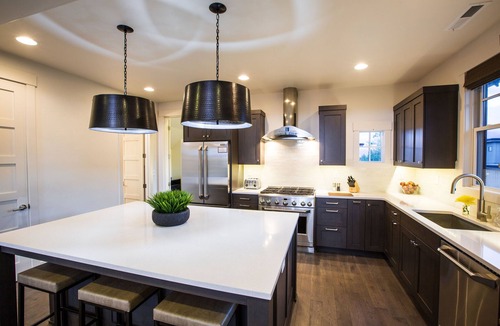 Bend House | Bring your 🚲 ~ resort pool + amenities ~ near Bachelor ~ concert shuttle ~ wifi
