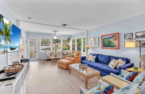 Tarpon River House | Bromeliad Bungalow - Downtown Cottage