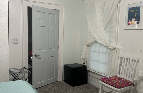 Palmetto Bed & Breakfast | BrownBunnyB&B — Immaculate Private Room in Picturesque Palmetto, FL Fast WiFi