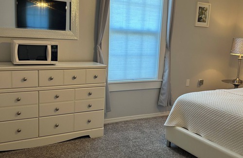 Palmetto Bed & Breakfast | BrownBunnyB&B — Immaculate Private Room in Picturesque Palmetto, FL Fast WiFi