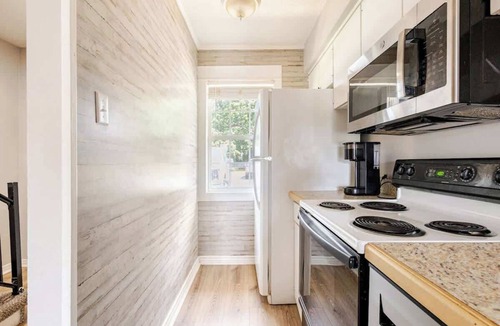 Bryant Apartment | Bryant #A - 2 Bedroom/1 Bath Apartment