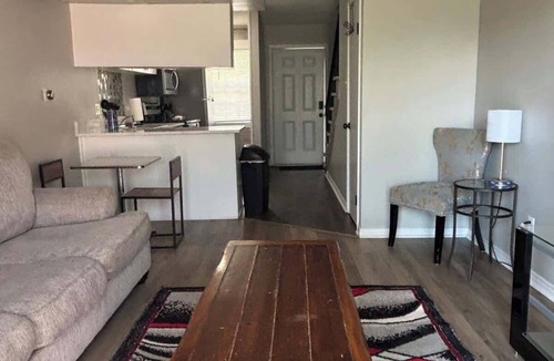 Bryant Apartment | Bryant #B - 2 Bedroom/1 Bath Apartment