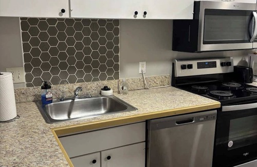 Bryant Apartment | Bryant #B - 2 Bedroom/1 Bath Apartment