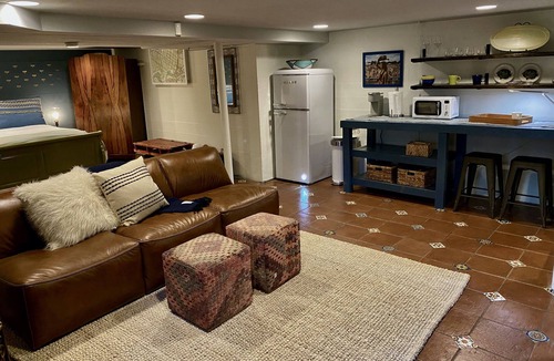 Old West Austin Apartment | Bryker Woods Bunker CENTRAL ATX minutes to downtown & UT Campus
