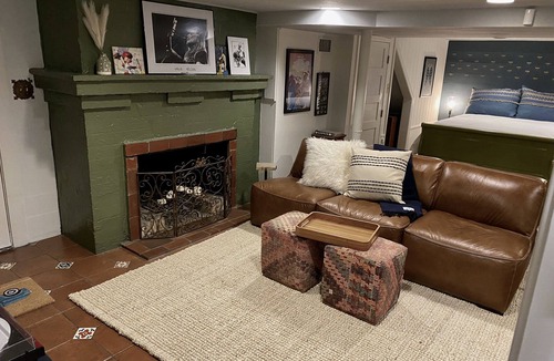Old West Austin Apartment | Bryker Woods Bunker CENTRAL ATX minutes to downtown & UT Campus