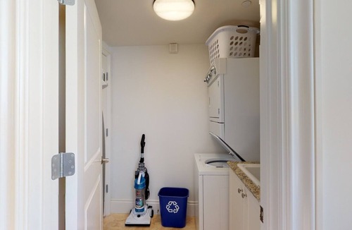 Marathon House | Budget Friendly, Couples Welcome - Marlin Bay