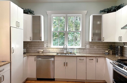 Buford House | Buford Forest Retreat- Fire Pit - 5 bdrms- Sleeps 13 - Water Park, Venues, Golf!