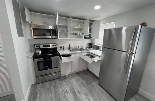 Coral Way Apartment | Building next to CocoWalk & Brickell