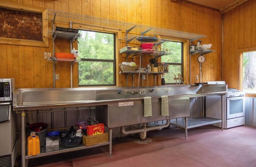 Branford Cabin | BUNKHOUSE annex: Must book Springside Manor Main House first: Sleeps addt'l 8.