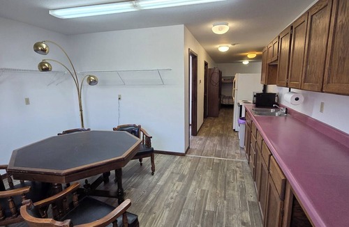 Stover Apartment | BUNKHOUSE IN THE HOGHOUSE