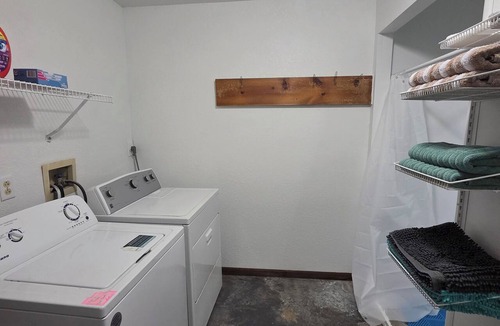 Stover Apartment | BUNKHOUSE IN THE HOGHOUSE