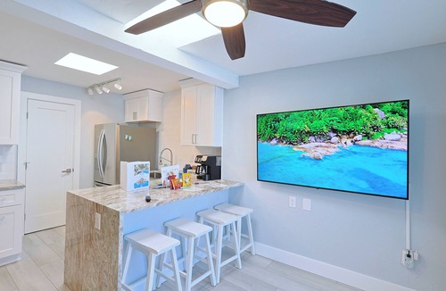 Siesta Key Cottage | Cabana Cottage Across street from Beach and Heated Pool
