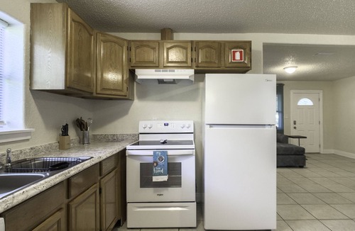 Northwest Pensacola House | Cabana Cottage Centrally Located!