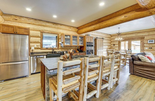 Red River Cabin | Cabin 3/4 Mi to Red River Ski & Summer Area