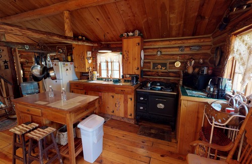 Red River Cabin | Cabin by the Creek in Bitter Creek