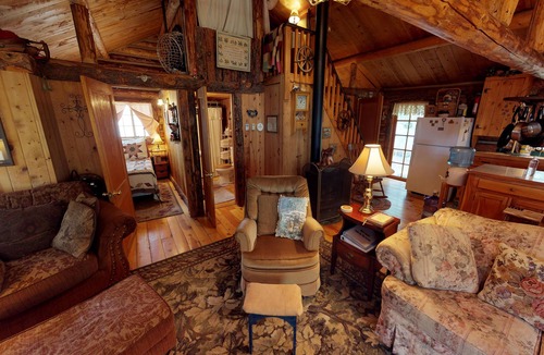 Red River Cabin | Cabin by the Creek in Bitter Creek