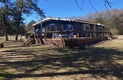 Denison Cabin | Cabin in the woods- Minutes from Lake Texoma, Red River, and Choctaw Casino.