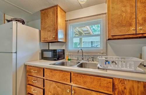 Steinhatchee Cottage | Cabin w/Fire Pit, Walk to Steinhatchee River!