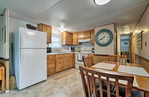 Steinhatchee Cottage | Cabin w/Fire Pit, Walk to Steinhatchee River!