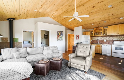 Durango House | Cabin with fantastic views on 8 acres - 20 Min to historic downtown Durango