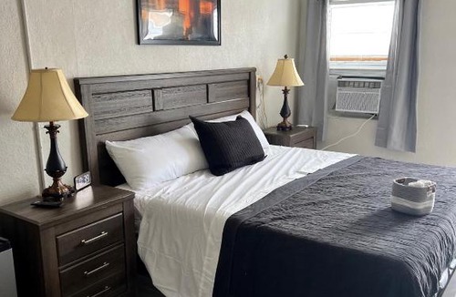 Bryant Ski Chalet | California King Cozy Comfort
