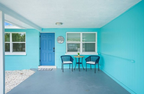 Bayshore Gardens House | Calm Sunset: Sleep 12, Renovated