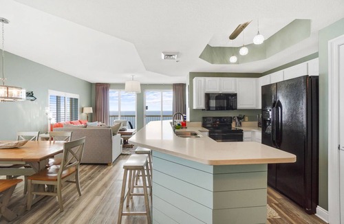 Panama City Beach Condo | Calypso 2201E - Gulf-front Corner Unit Near Pier Park, Beach Service