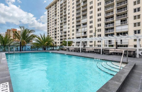 Lauderdale Beach Hotel | Cambria Hotel Fort Lauderdale Beach