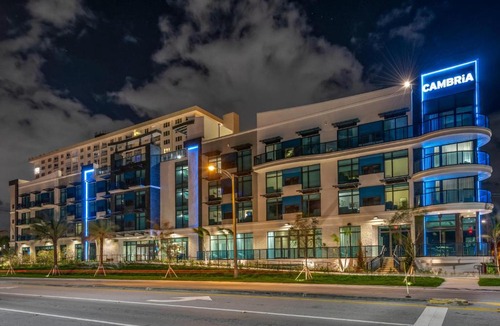 Lauderdale Beach Hotel | Cambria Hotel Fort Lauderdale Beach