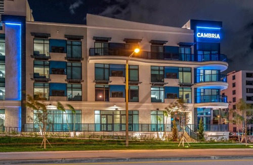 Lauderdale Beach Hotel | Cambria Hotel Fort Lauderdale Beach